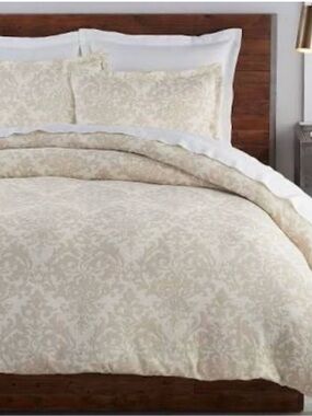 Queen Pottery Barn Cream Jacquard Medallion Duvet Cover, Shams & Linen Bedskirt